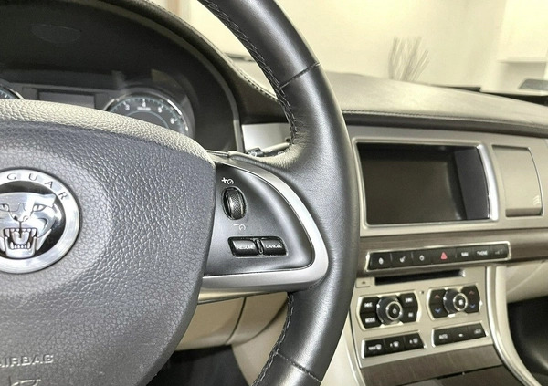 Jaguar XF cena 57900 przebieg: 106000, rok produkcji 2012 z Suchedniów małe 631